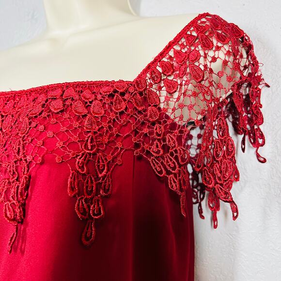 Tobi Lace Trim Tunic Off Shoulder Cranberry Red - S - Picture 2 of 5